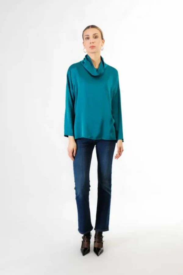 CafèNoir blusa tinto capo con collo vulcano